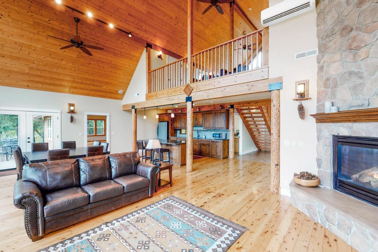 The Lodge At Diamond Woods Eugene Bagian luar foto